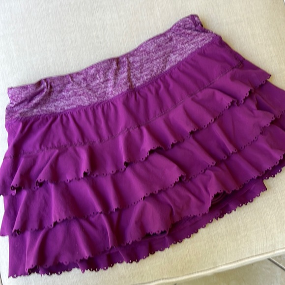 Rare Lululemon Run Weightless Ruffled, Tiered Dewberry Skort - size 6 - Picture 2 of 11